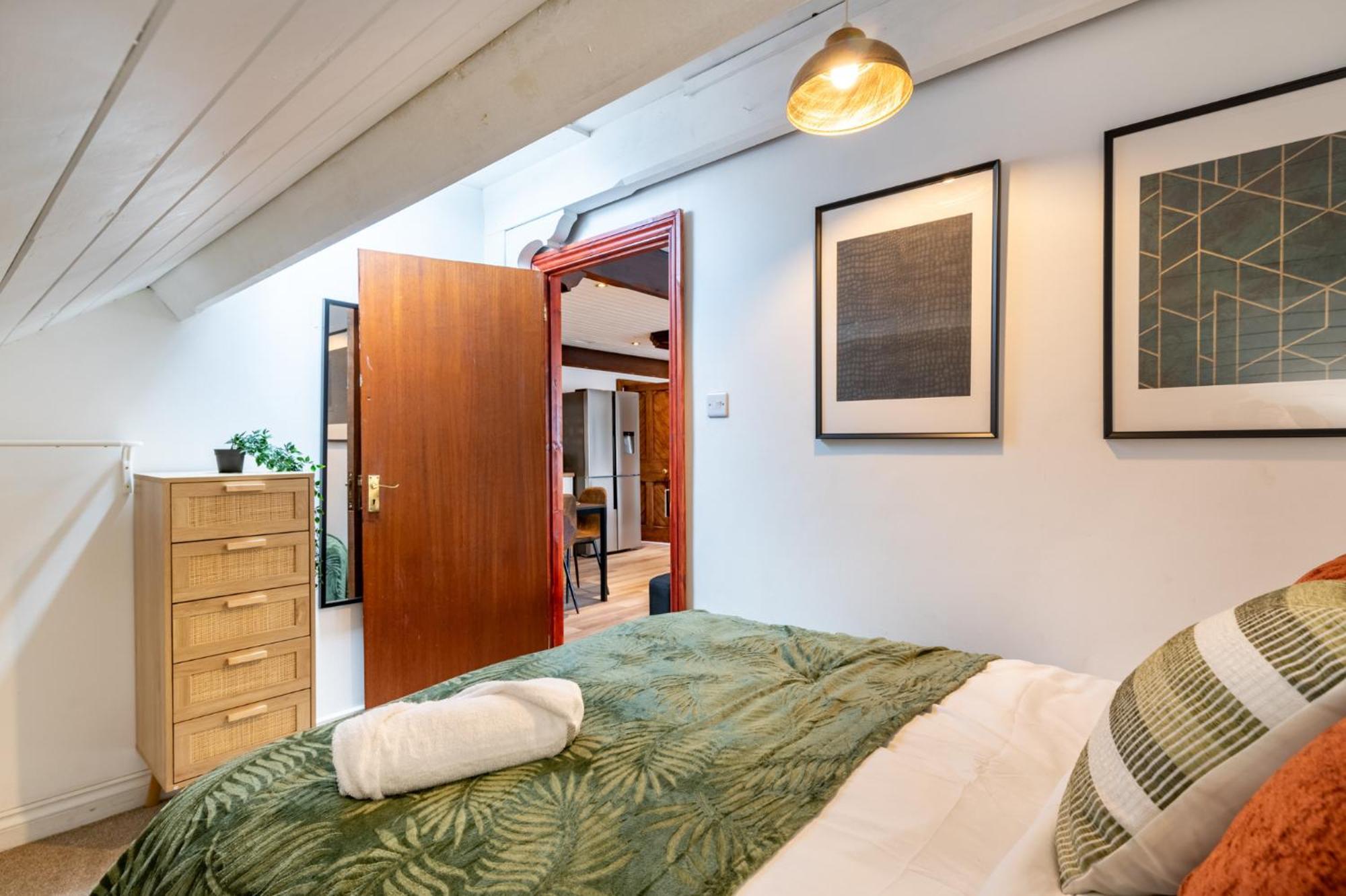 Madison House - Converted Church 5 Bed Pontypool Zewnętrze zdjęcie