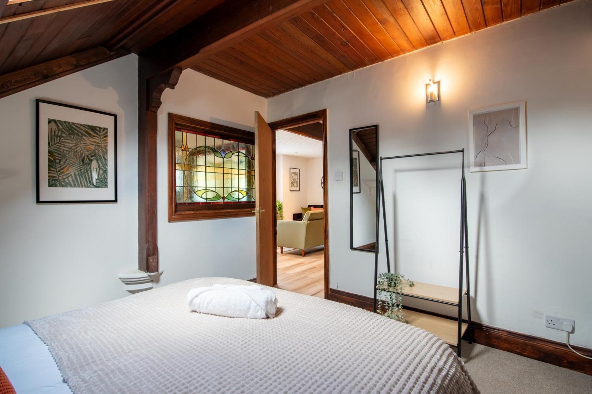 Madison House - Converted Church 5 Bed Pontypool Zewnętrze zdjęcie